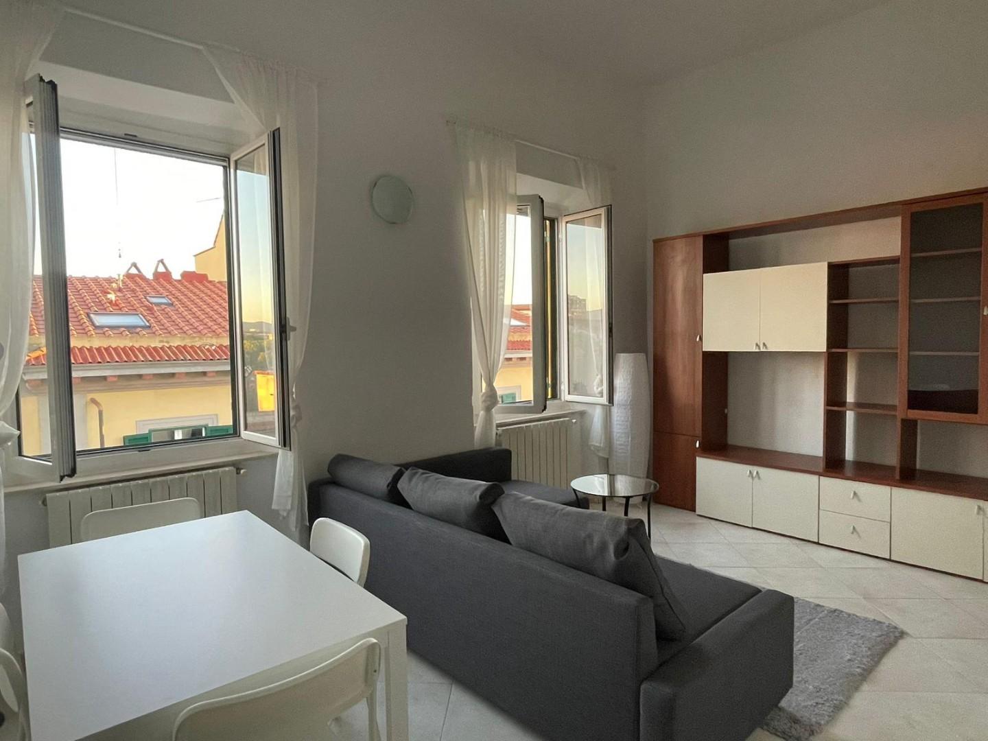 Trilocale arredato in affitto, Livorno centro