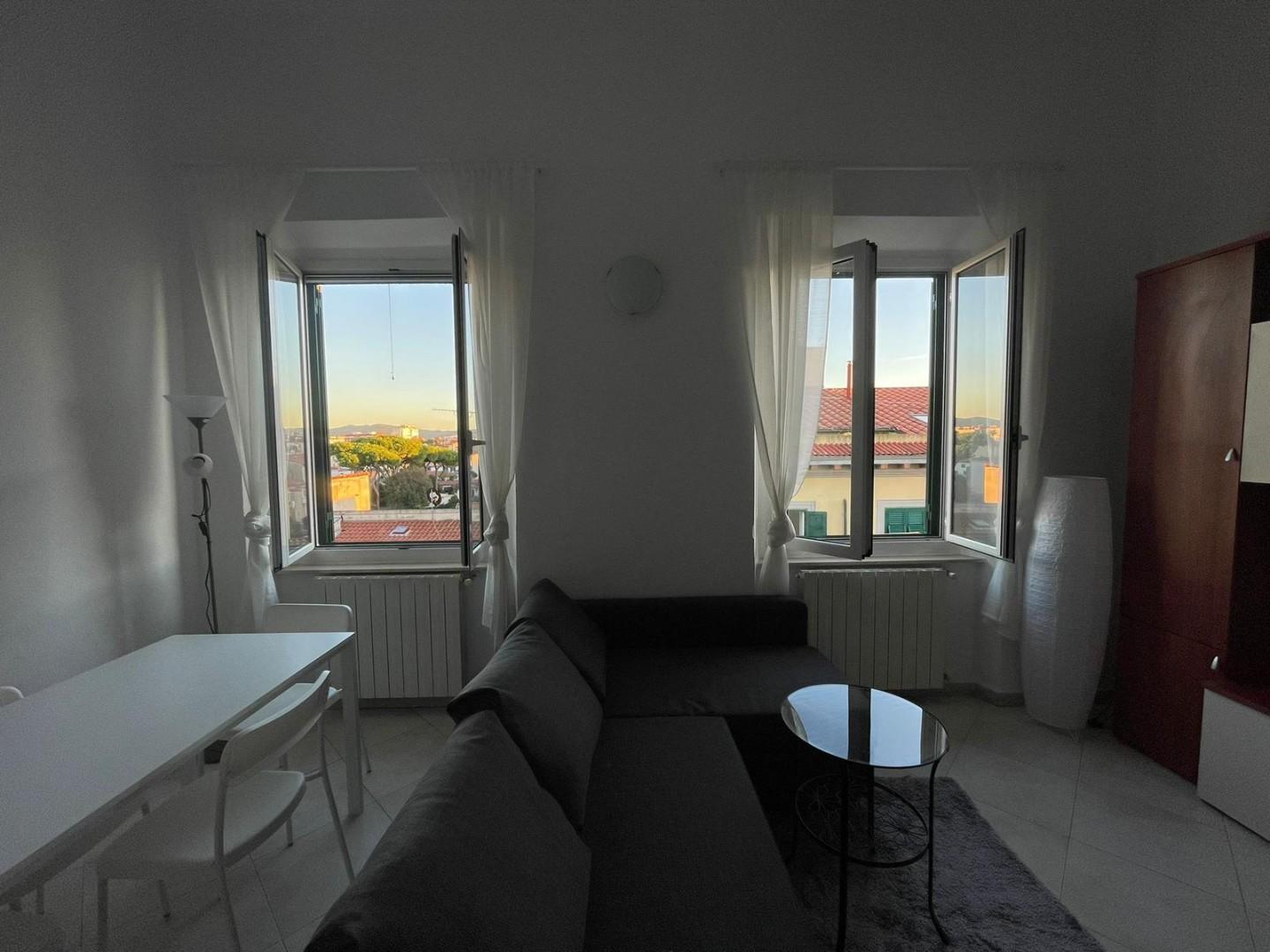 Trilocale arredato in affitto, Livorno centro