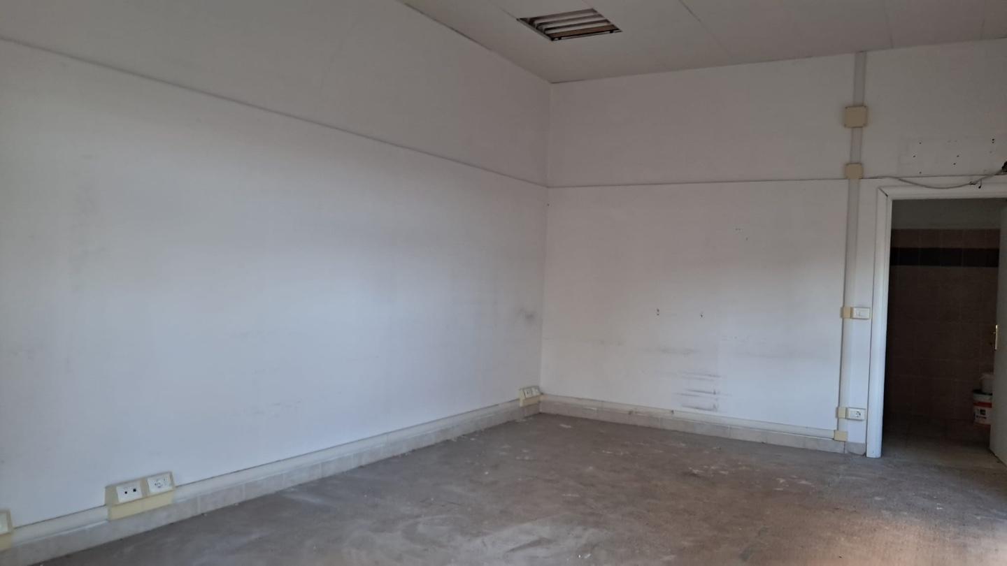 Locale commerciale in affitto, Livorno s. marco