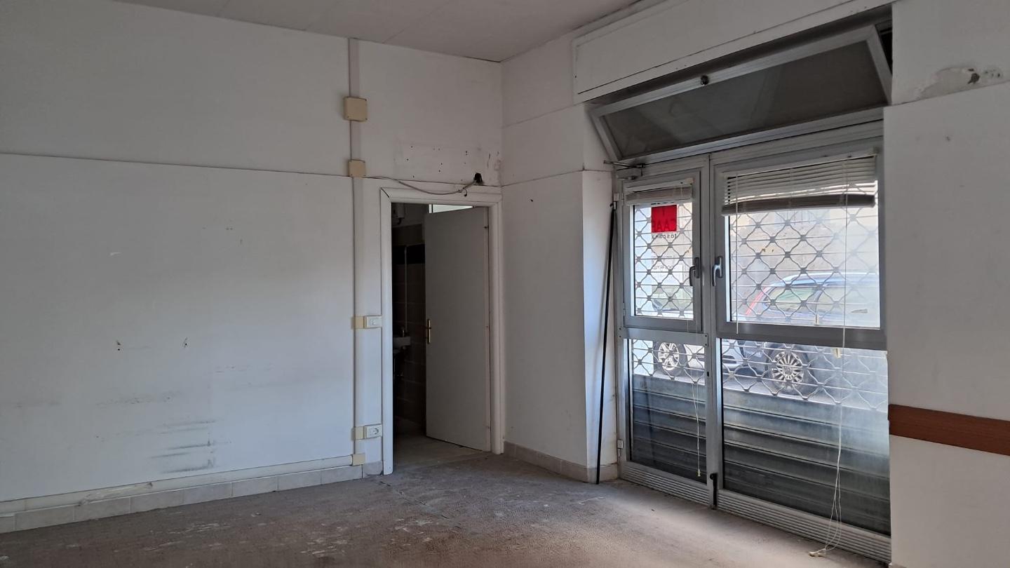 Locale commerciale in affitto, Livorno s. marco