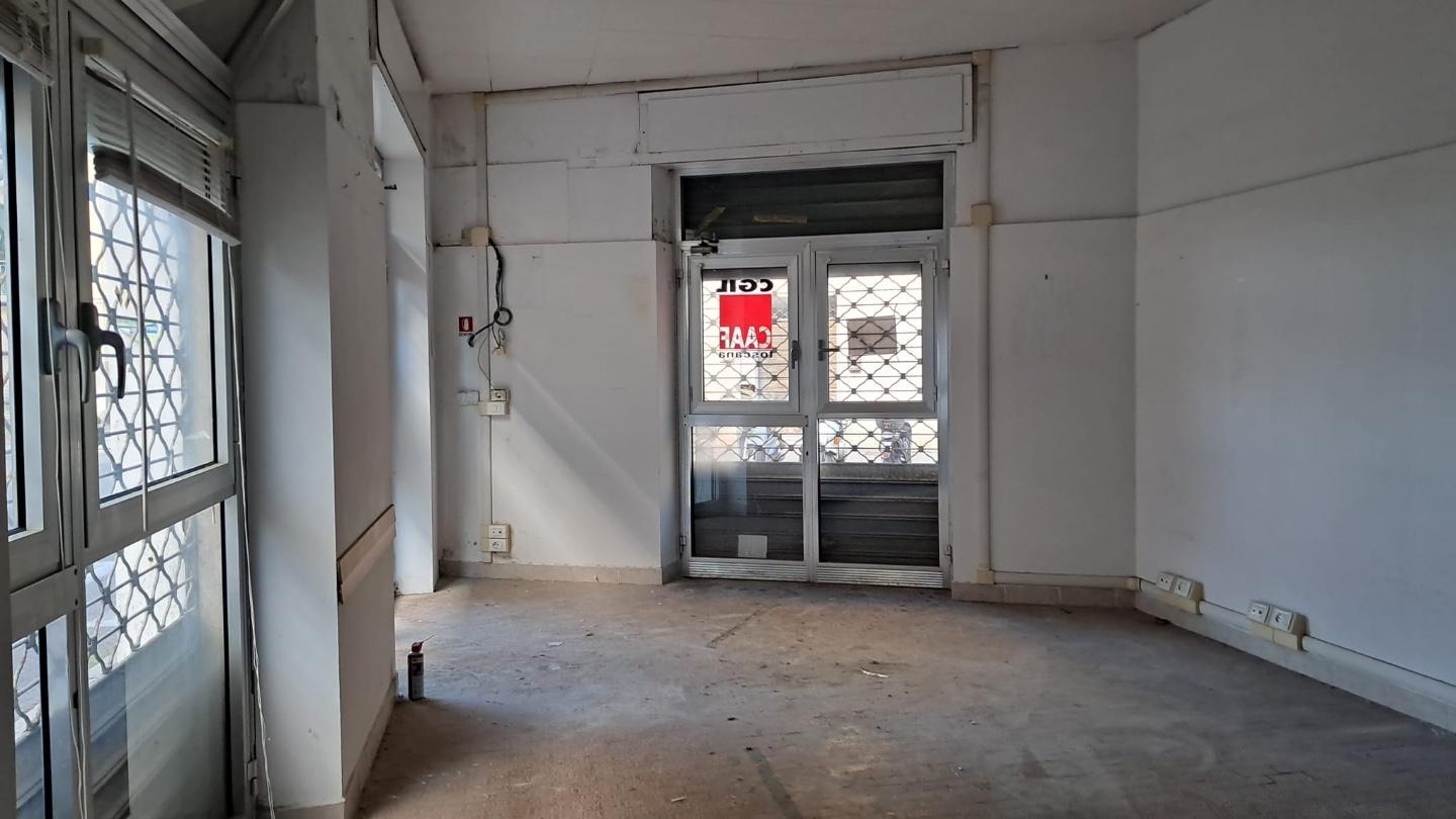 Locale commerciale in affitto, Livorno s. marco