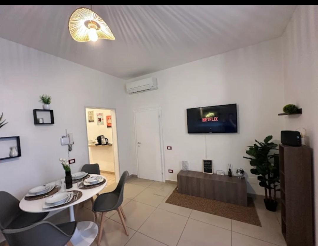 Bilocale arredato in affitto, Livorno porta a mare