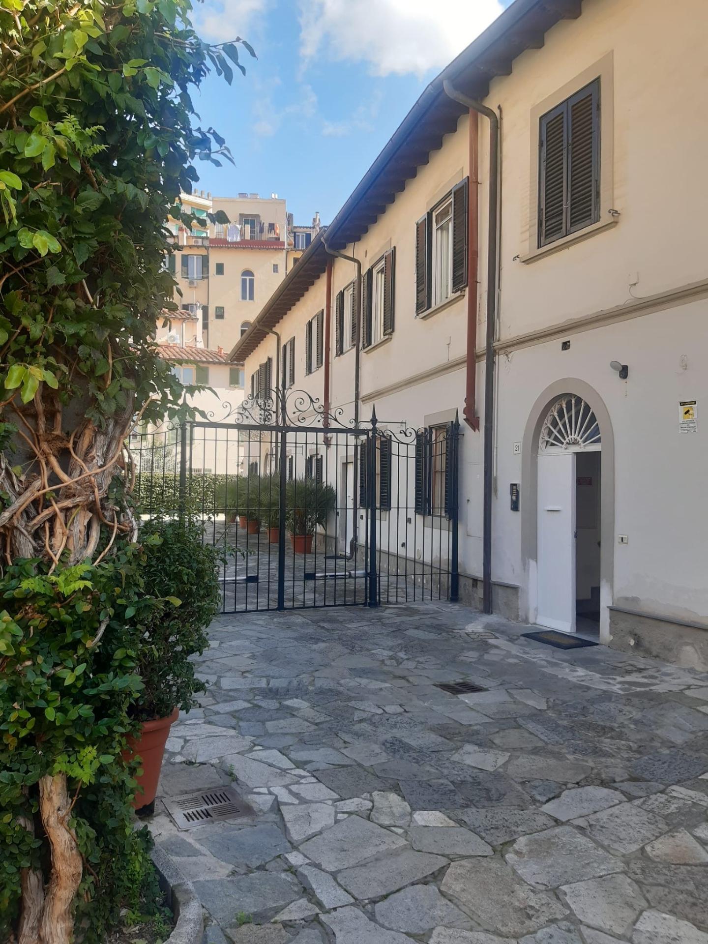 Bilocale arredato in affitto, Livorno centro