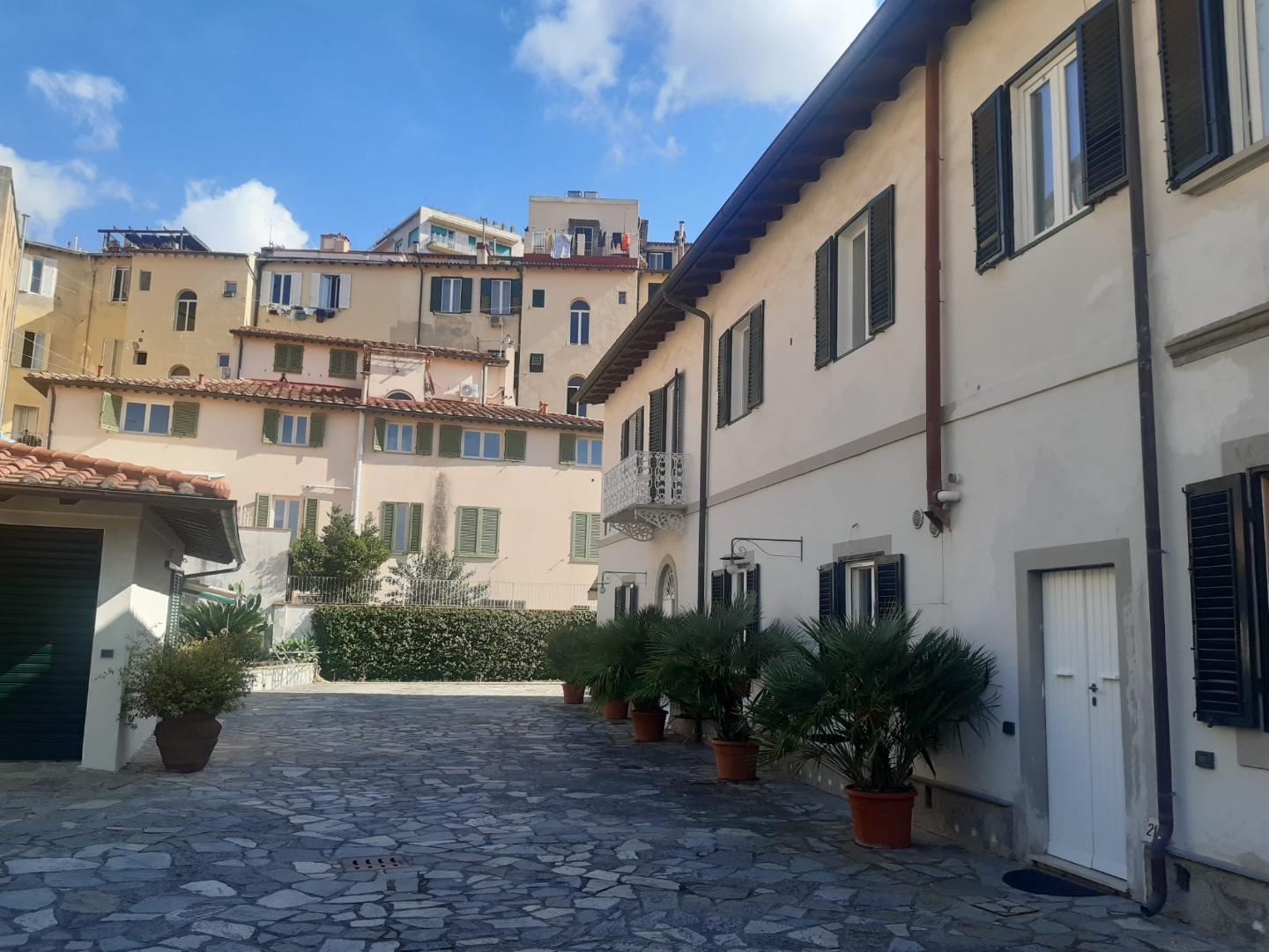 Bilocale arredato in affitto, Livorno centro