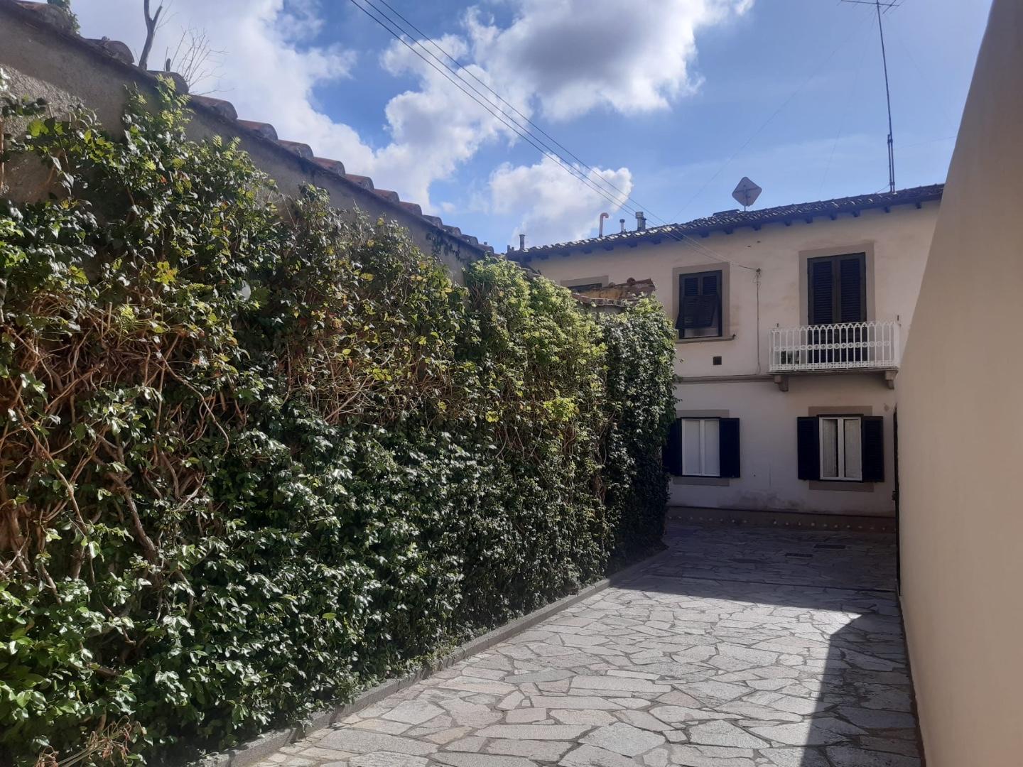 Bilocale arredato in affitto, Livorno centro