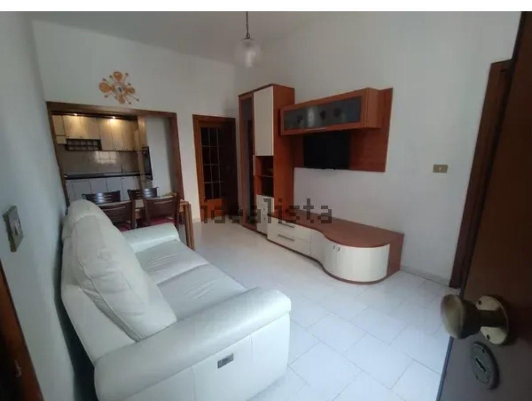 Trilocale con terrazzo, Livorno centro