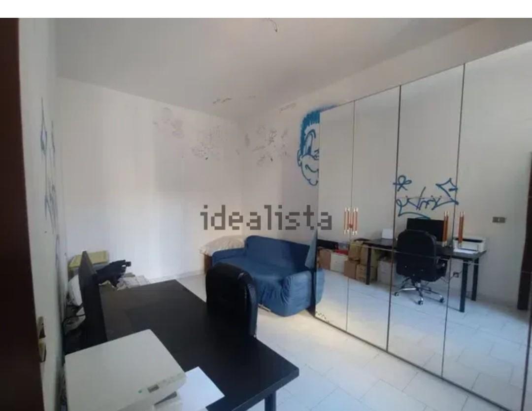 Trilocale con terrazzo, Livorno centro