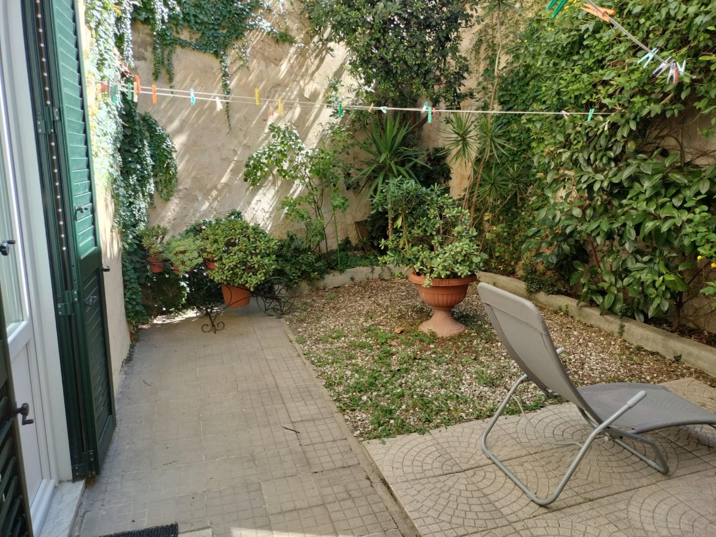 Trilocale arredato in affitto, Livorno viale italia