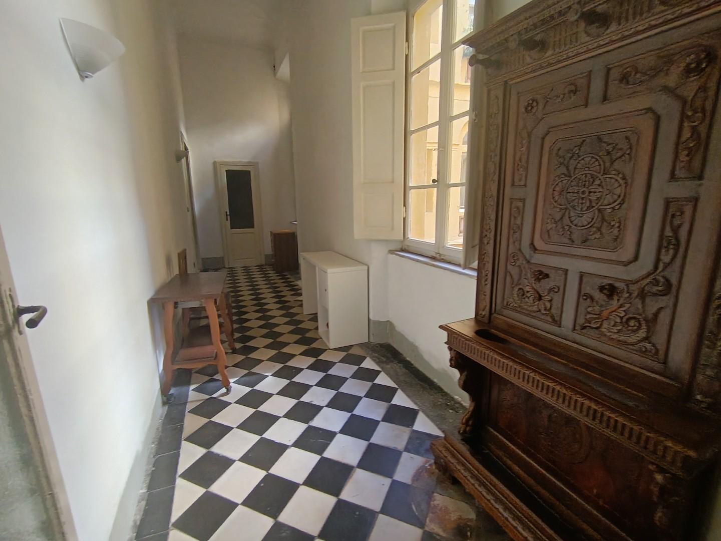 Appartamento da ristrutturare, Livorno centro