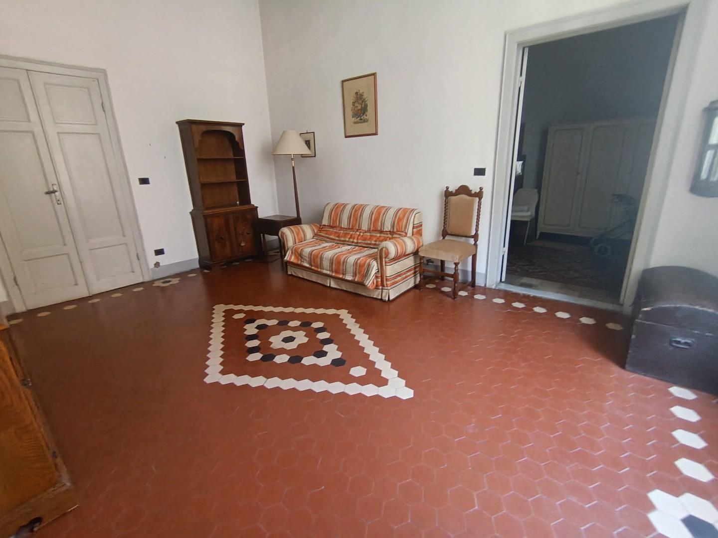 Appartamento da ristrutturare, Livorno centro