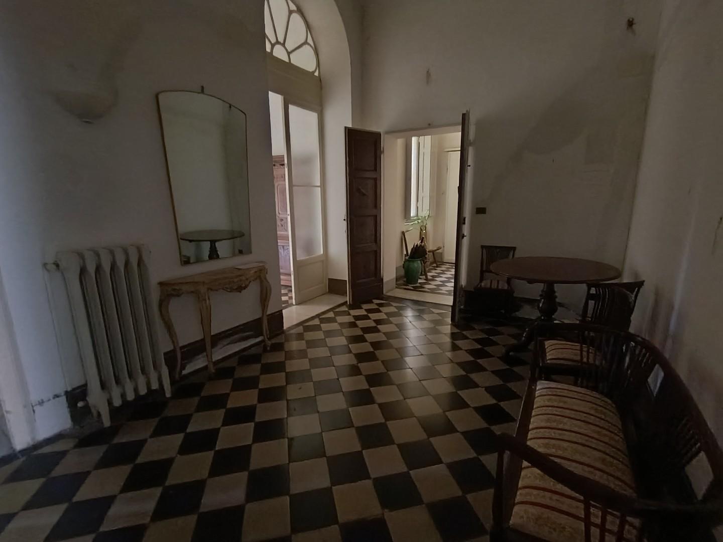 Appartamento da ristrutturare, Livorno centro