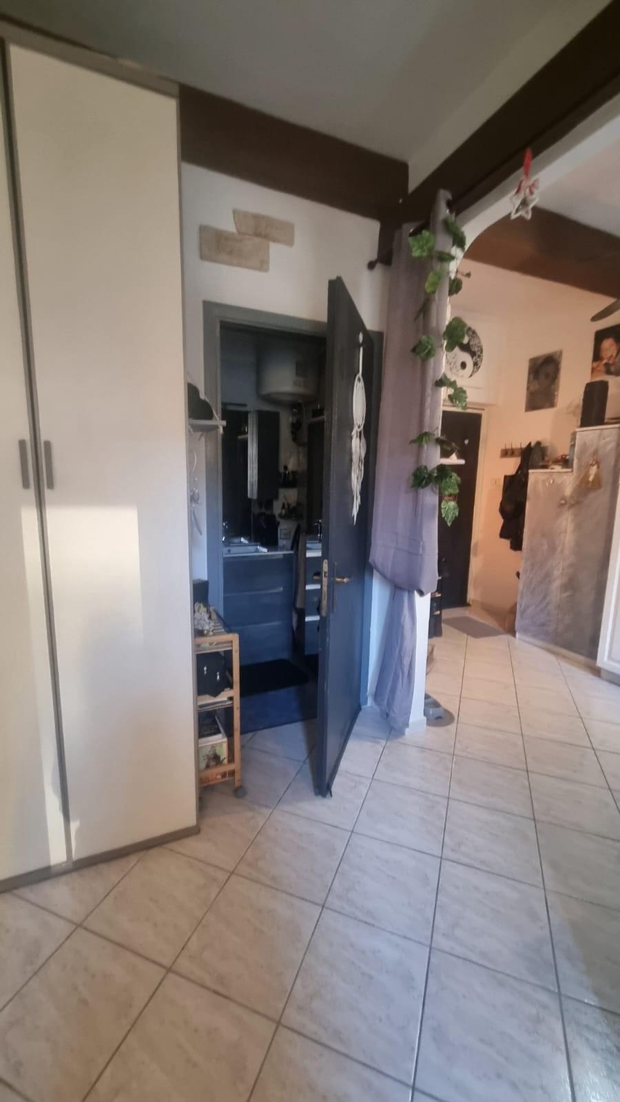 Monolocale arredato in affitto, Livorno centro