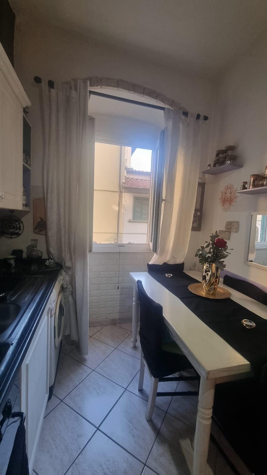 Monolocale arredato in affitto, Livorno centro