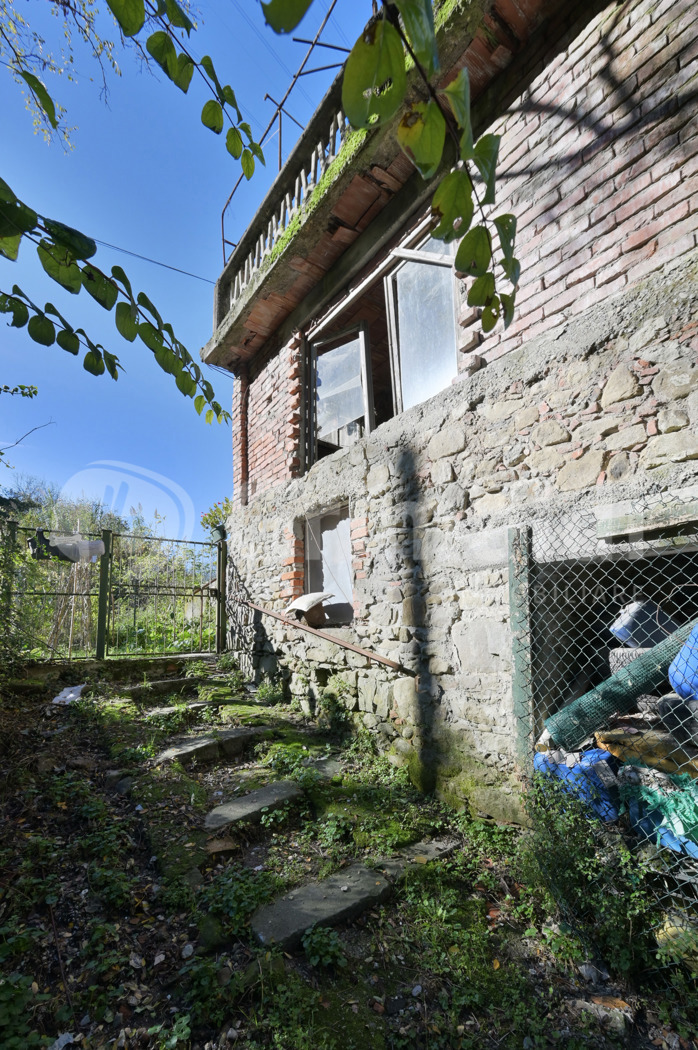 Quadrilocale da ristrutturare a Vezzano Ligure