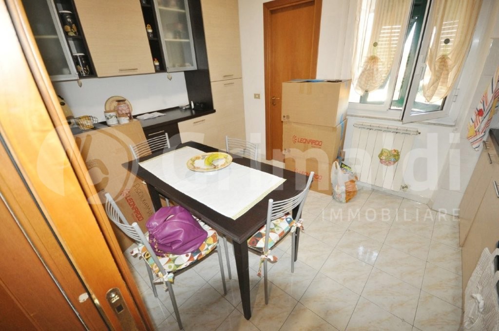 Trilocale arredato in affitto a La Spezia