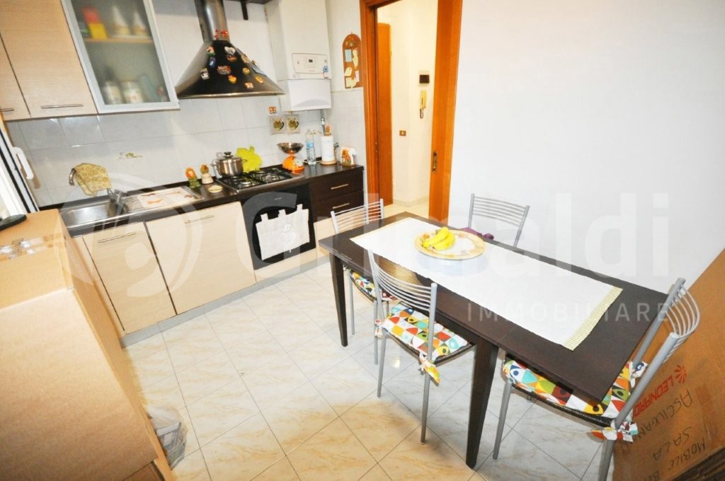 Trilocale arredato in affitto a La Spezia