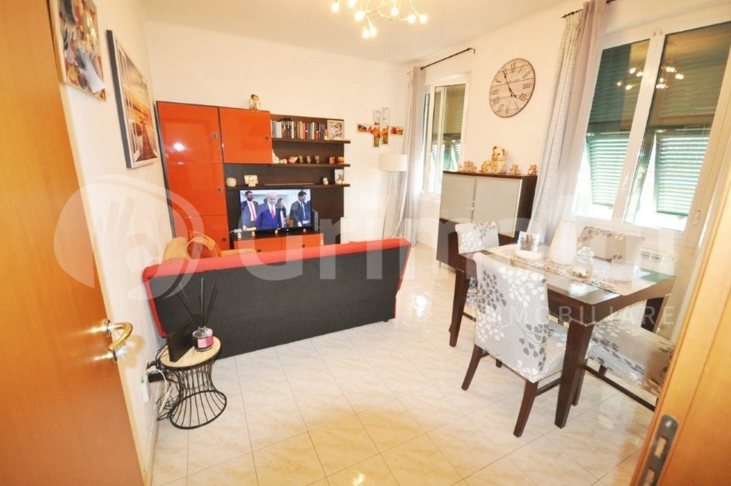 Trilocale arredato in affitto a La Spezia