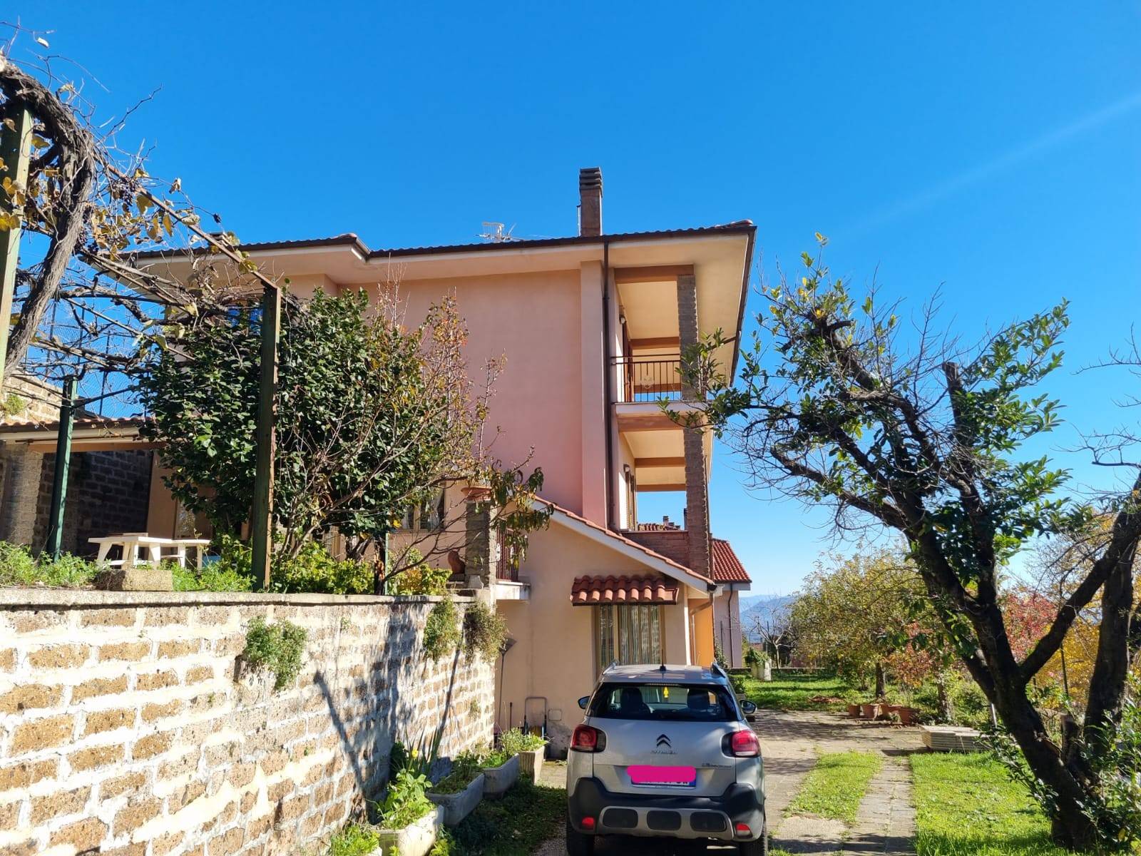 Villa con terrazzo a Caprarola