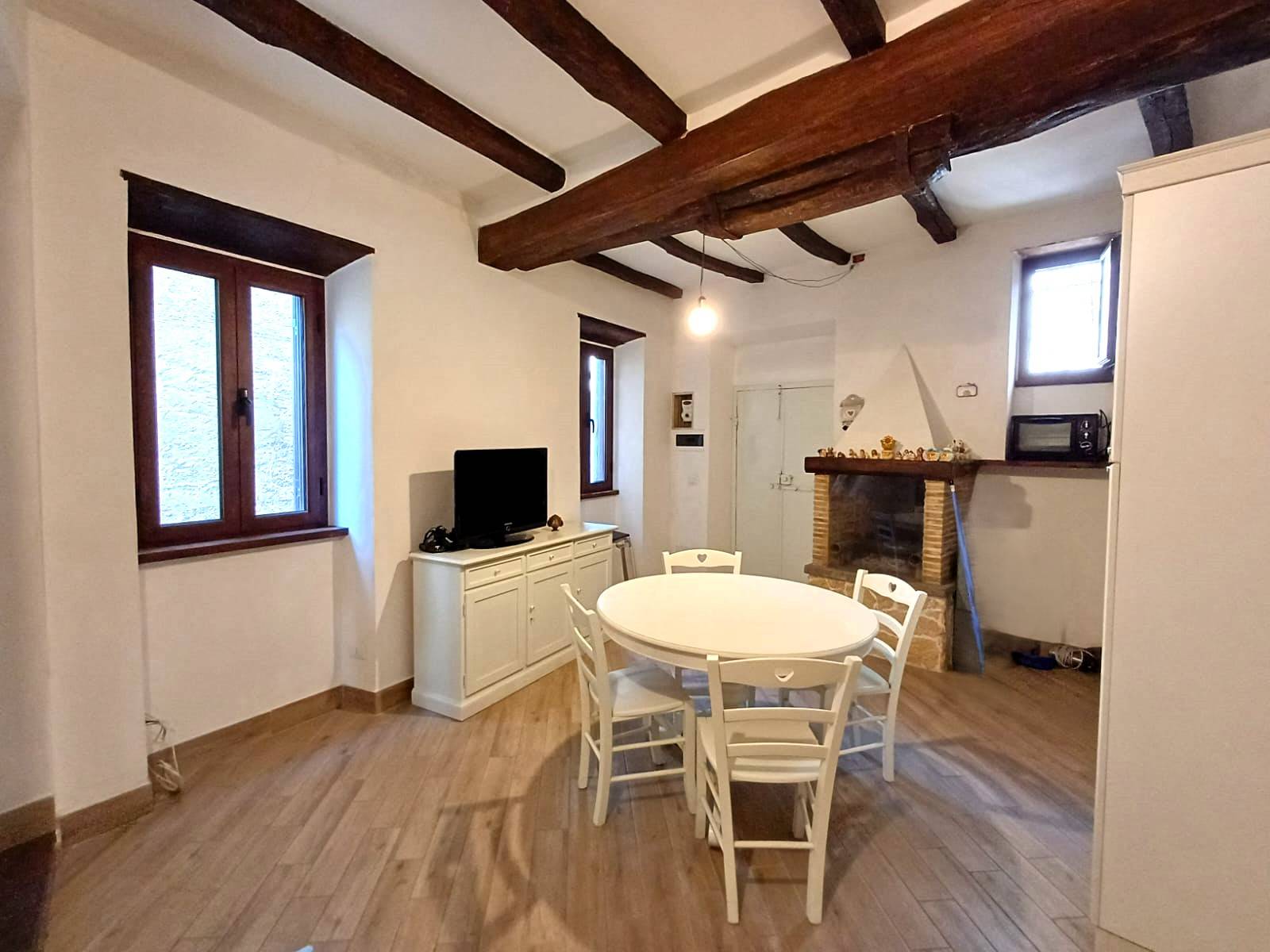 Appartamento in vendita a Caprarola, Centro storico