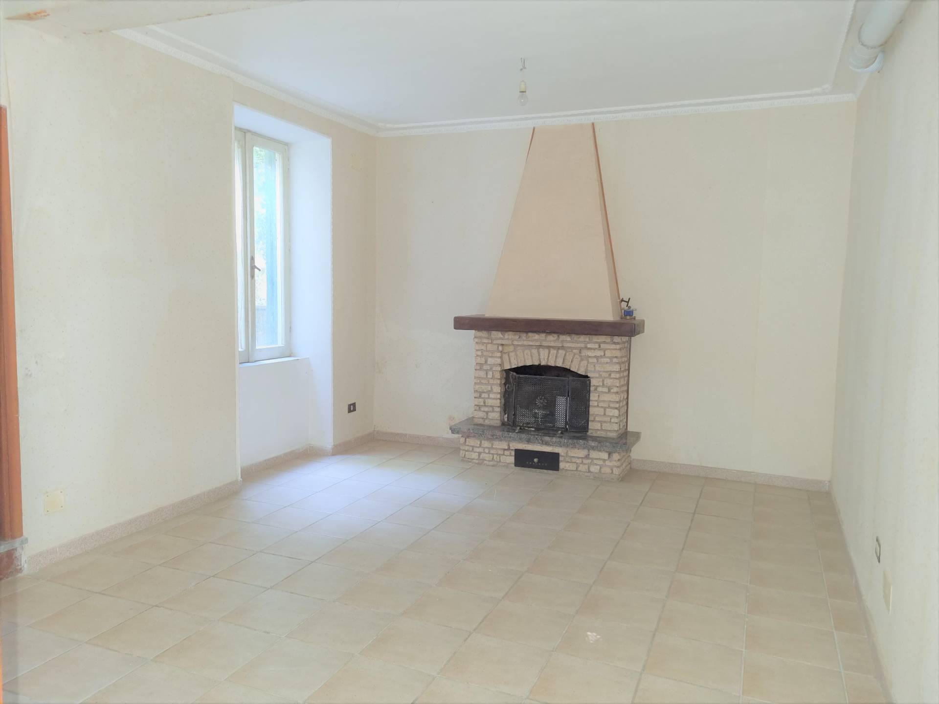 Appartamento in vendita a Caprarola, Centro storico