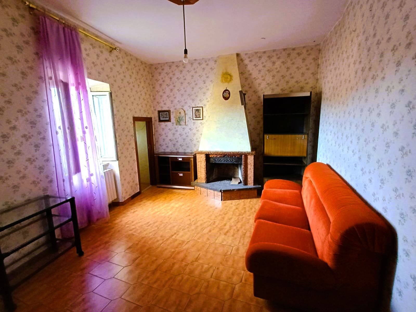 Appartamento in vendita a Caprarola, Centro storico