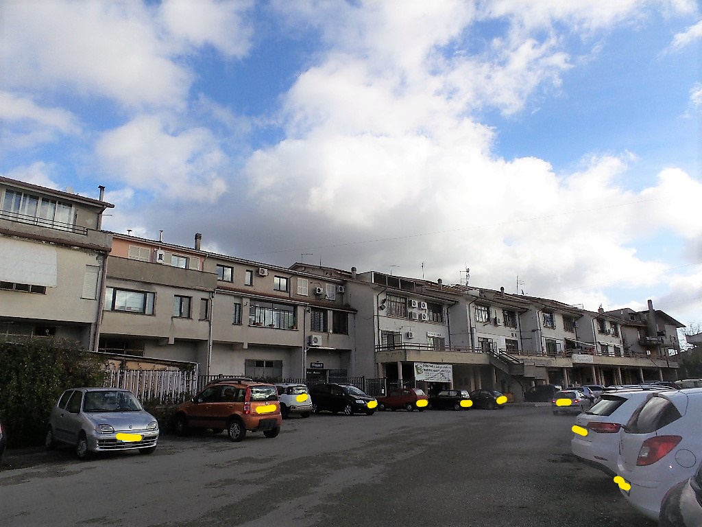 Locale commerciale in vendita a Caprarola