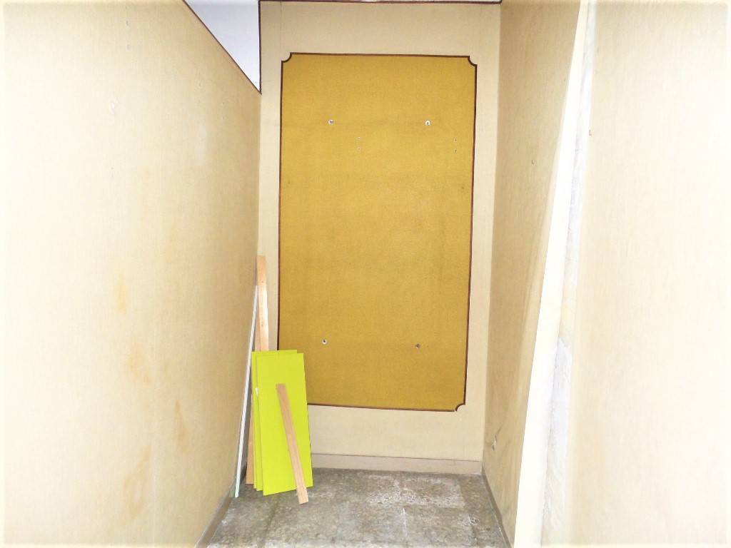 Locale commerciale in vendita a Caprarola, Centro storico