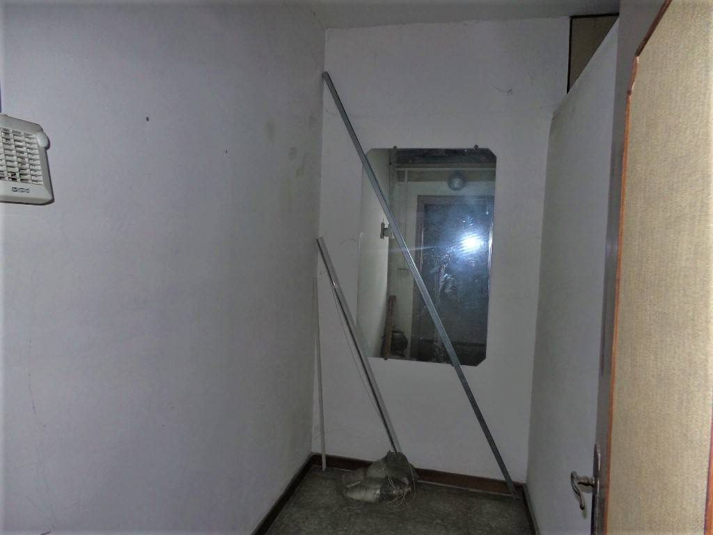 Locale commerciale in vendita a Caprarola, Centro storico