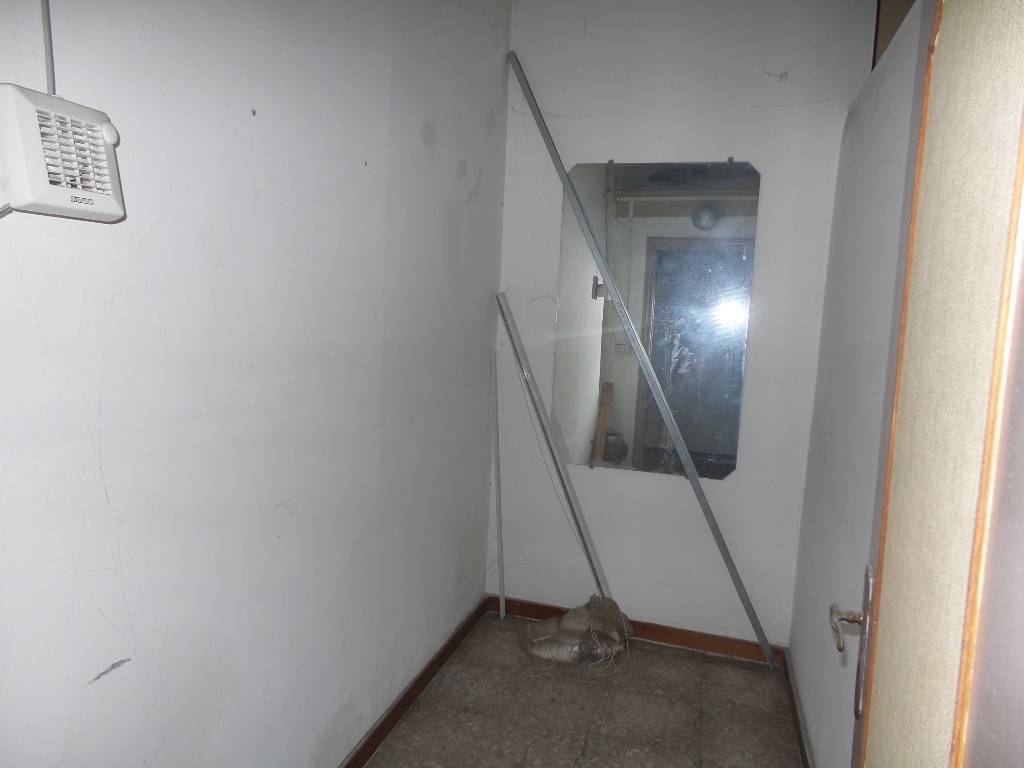 Locale commerciale in vendita a Caprarola, Centro storico