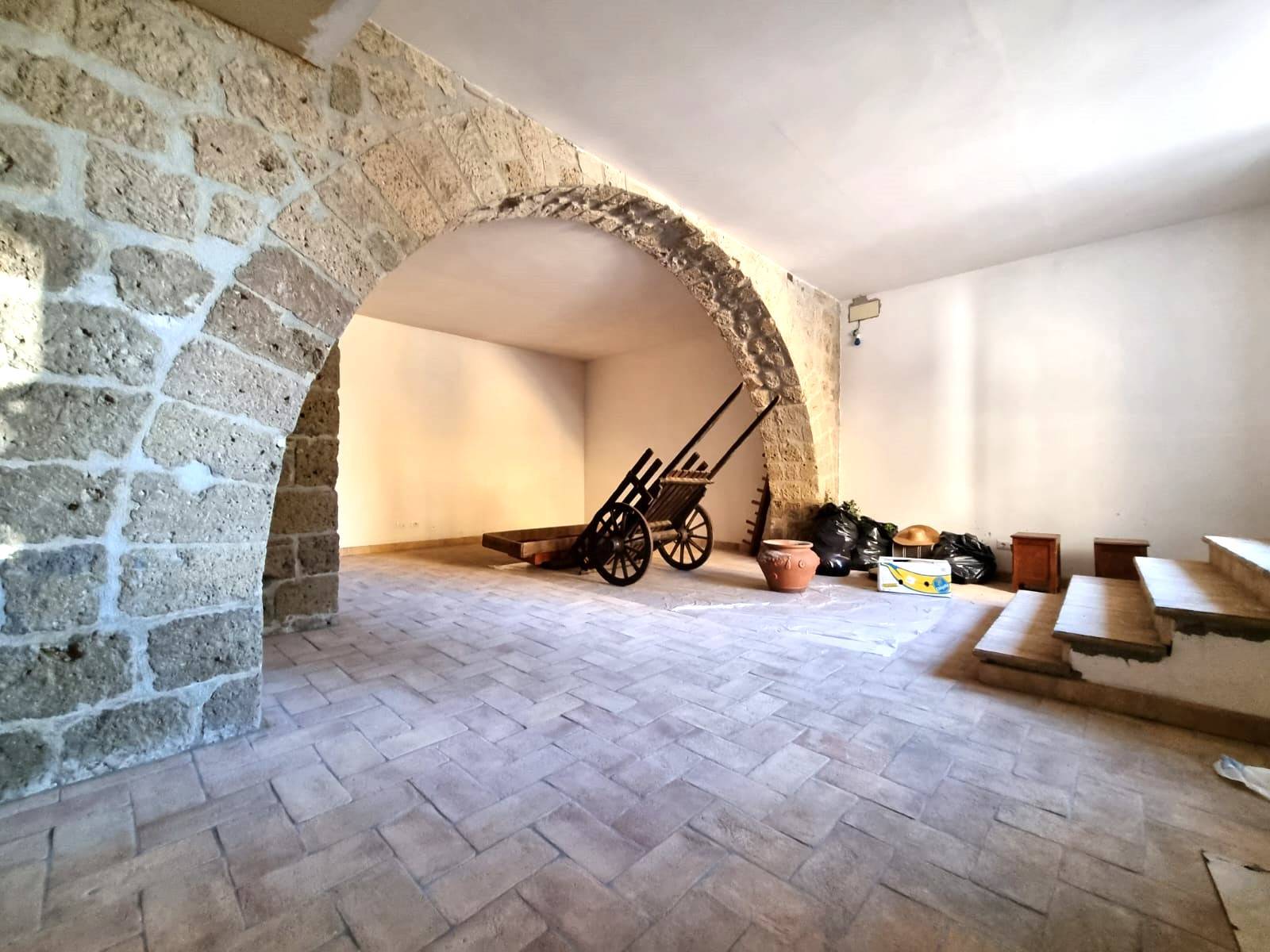 magazzino in vendita a Caprarola, Centro storico