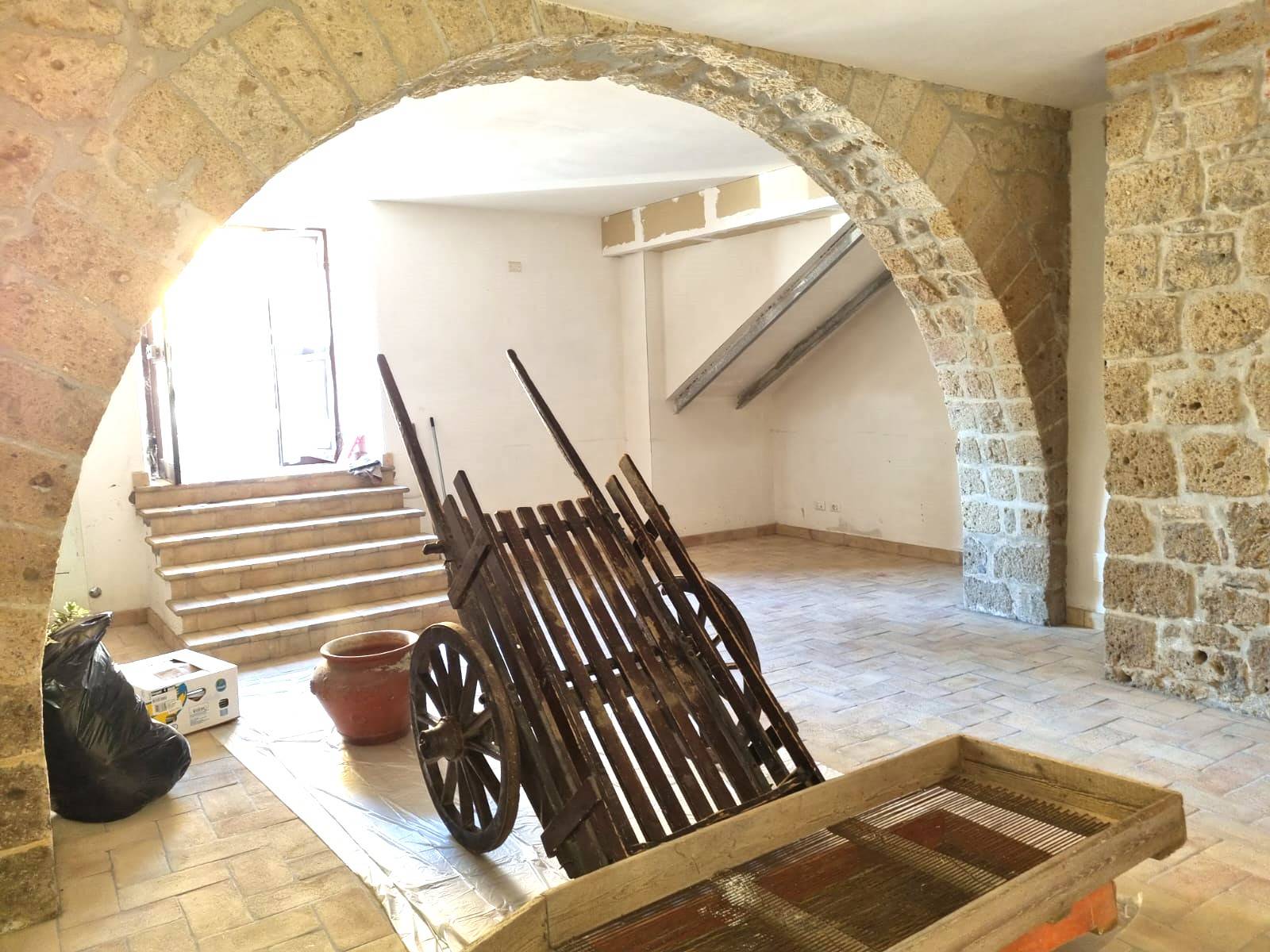 magazzino in vendita a Caprarola, Centro storico