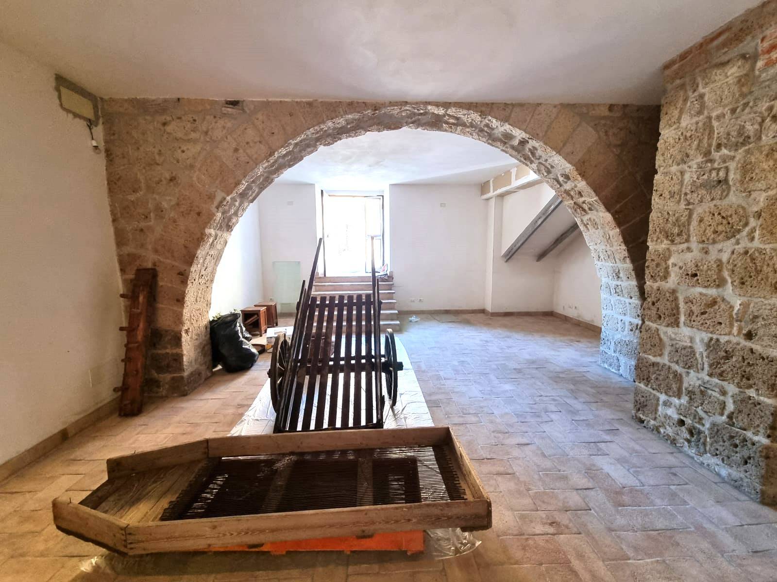 magazzino in vendita a Caprarola, Centro storico