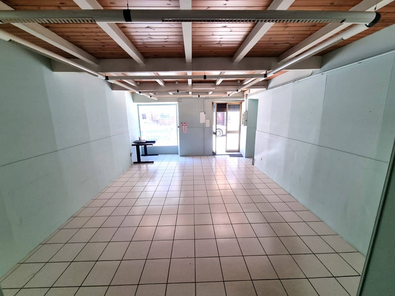 Locale commerciale in affitto a Caprarola, Centro storico