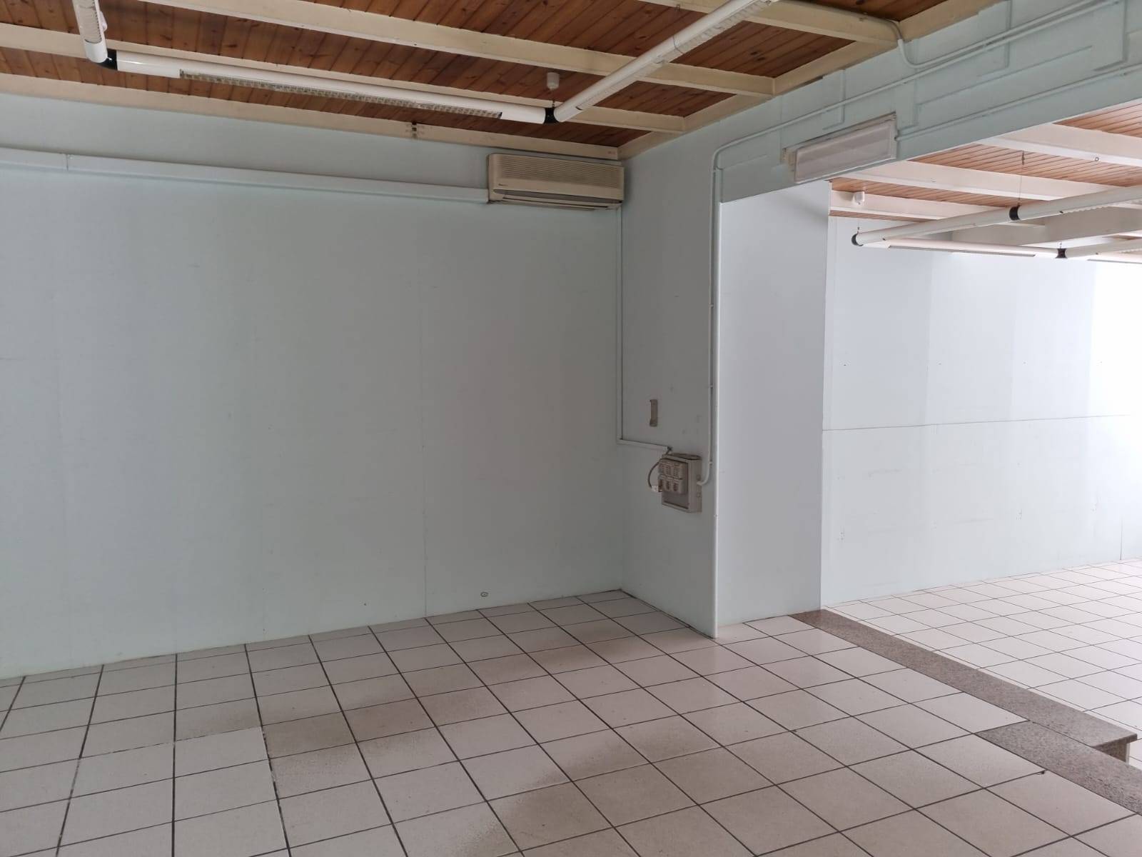 Locale commerciale in affitto a Caprarola, Centro storico