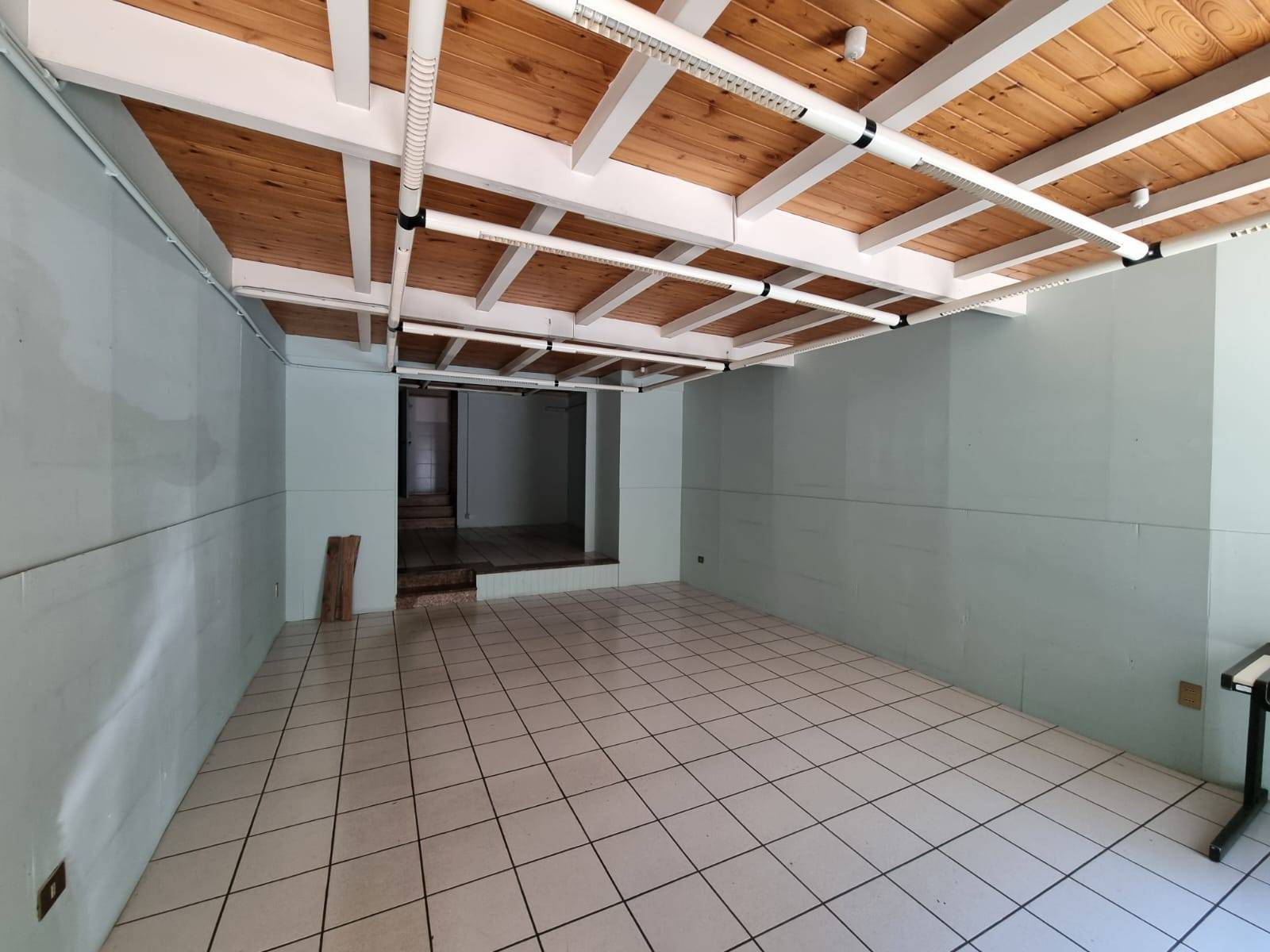 Locale commerciale in affitto a Caprarola, Centro storico