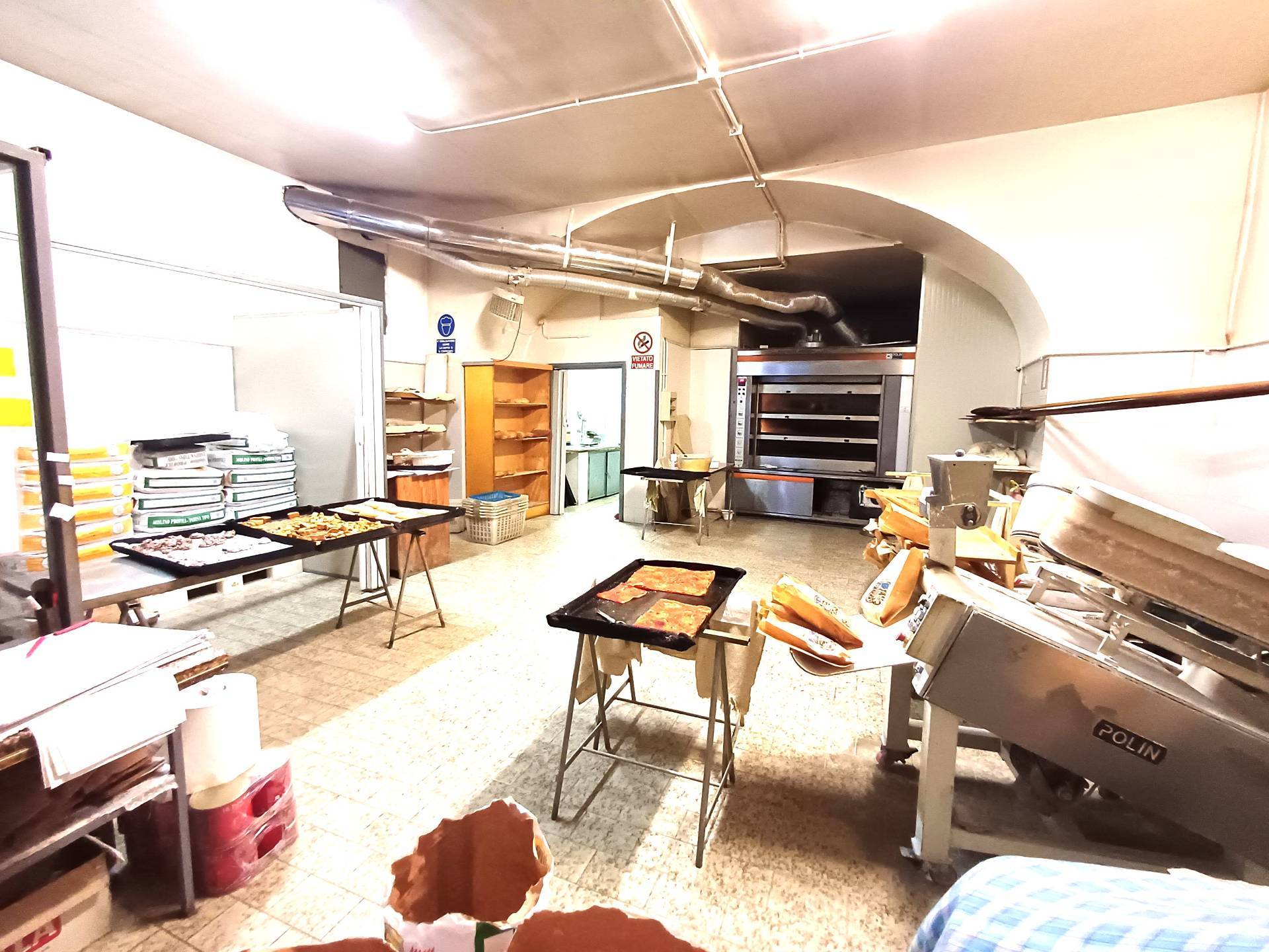 magazzino in vendita a Caprarola, Centro storico