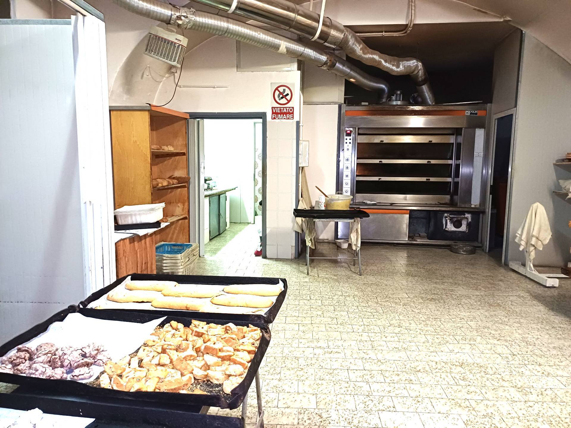 magazzino in vendita a Caprarola, Centro storico