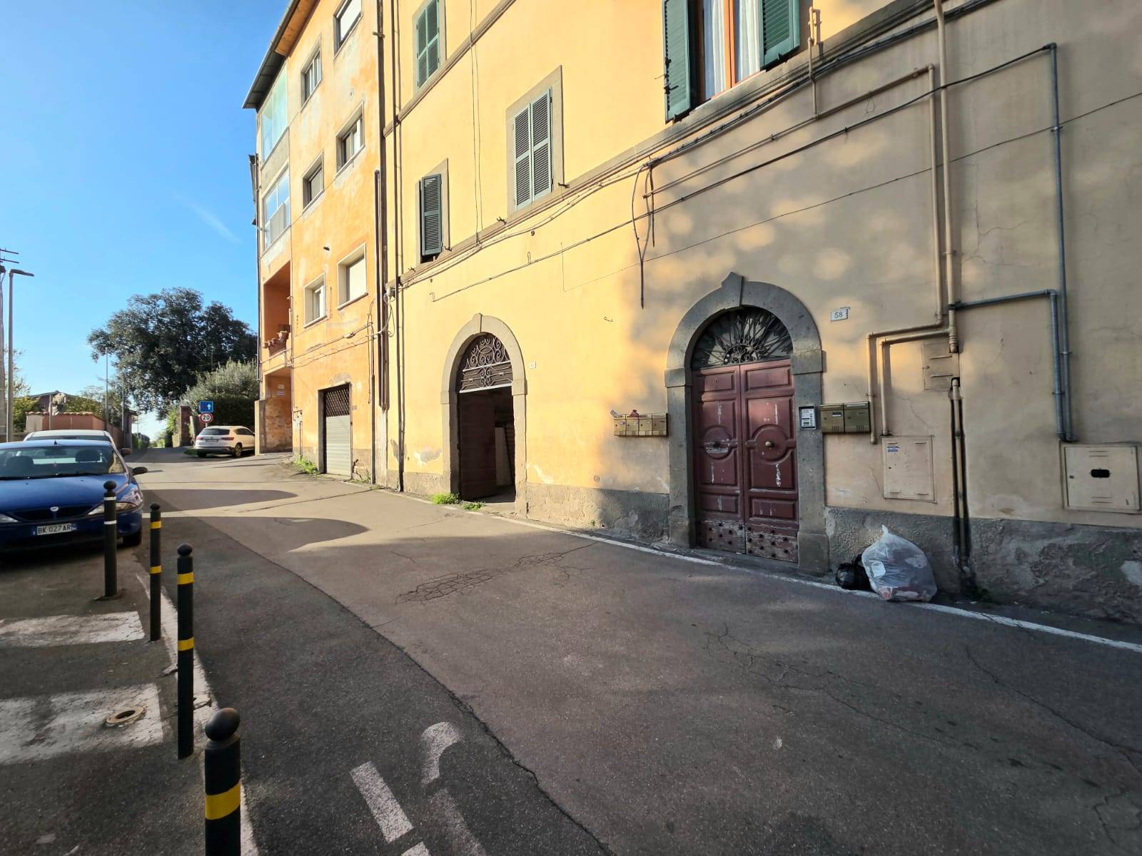 Garage in vendita a Caprarola, Centro storico