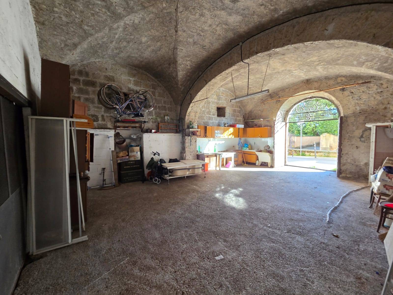 Garage in vendita a Caprarola, Centro storico