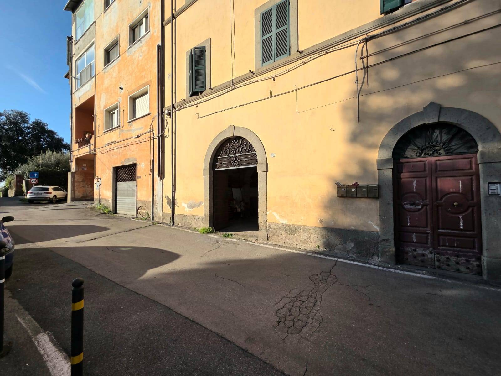 Garage in vendita a Caprarola, Centro storico