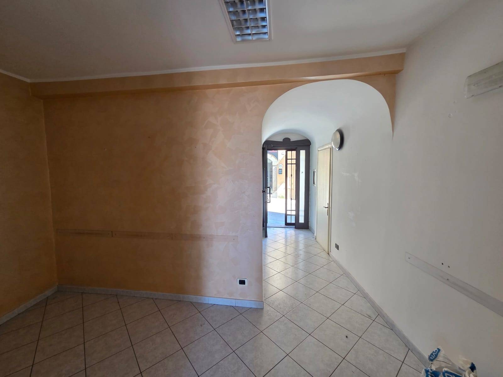 Locale commerciale in affitto a Caprarola, Centro storico