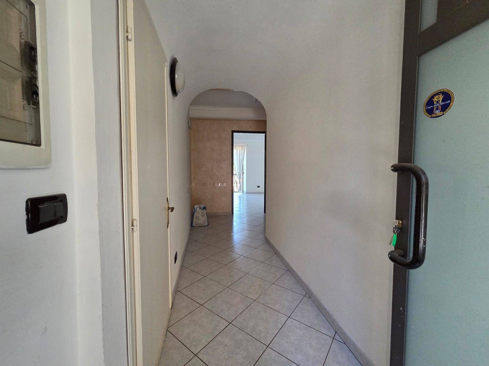 Locale commerciale in affitto a Caprarola, Centro storico