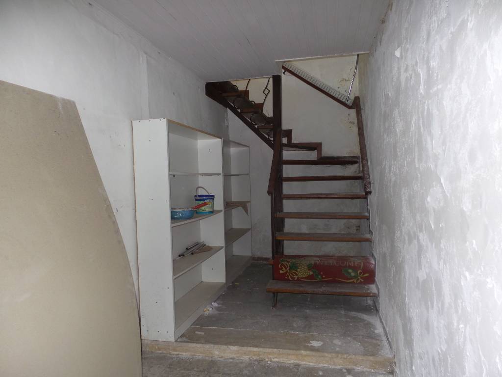 Locale commerciale in vendita a Caprarola, Centro storico