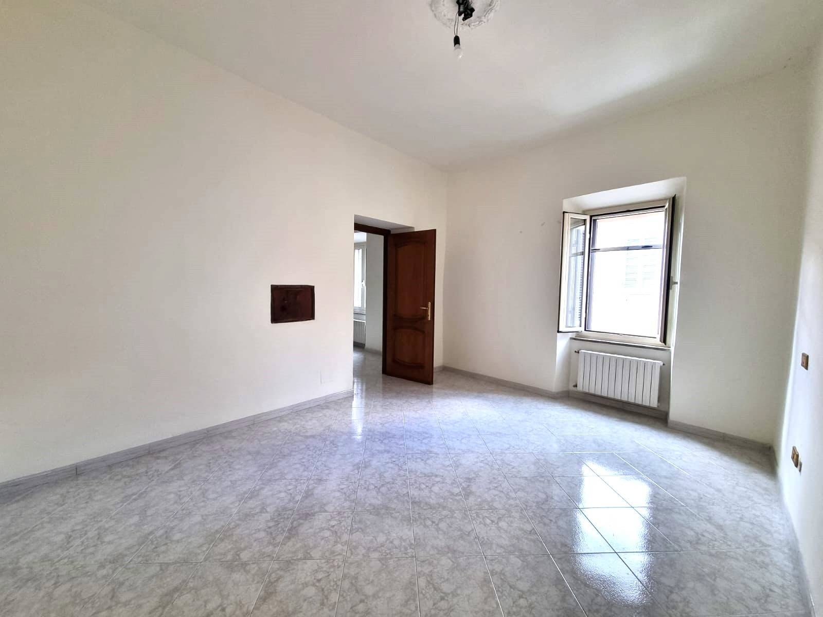 Appartamento in vendita a Caprarola