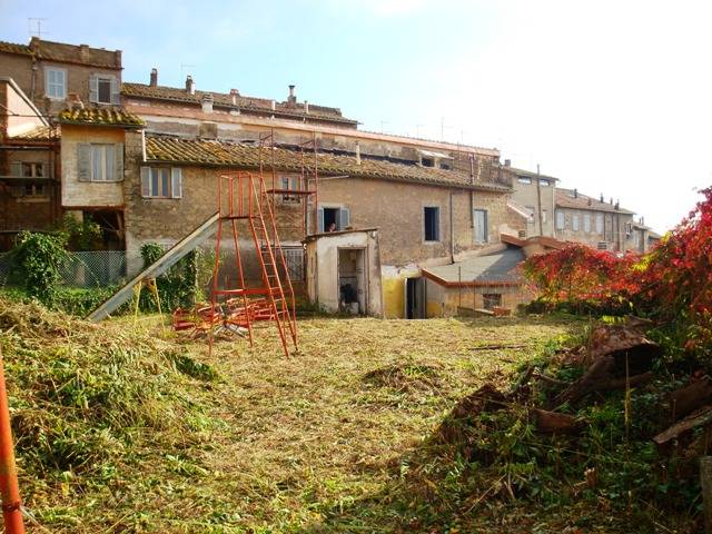 Stabile in vendita a Caprarola