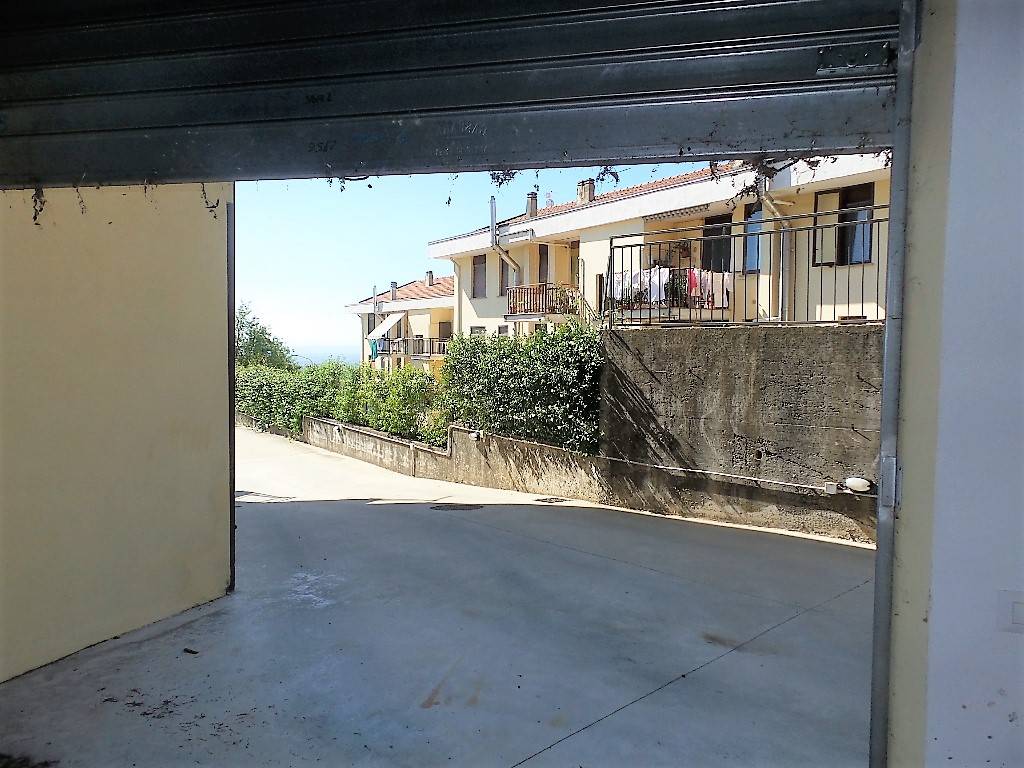 Box o garage in vendita a Caprarola, Localit Paradisa