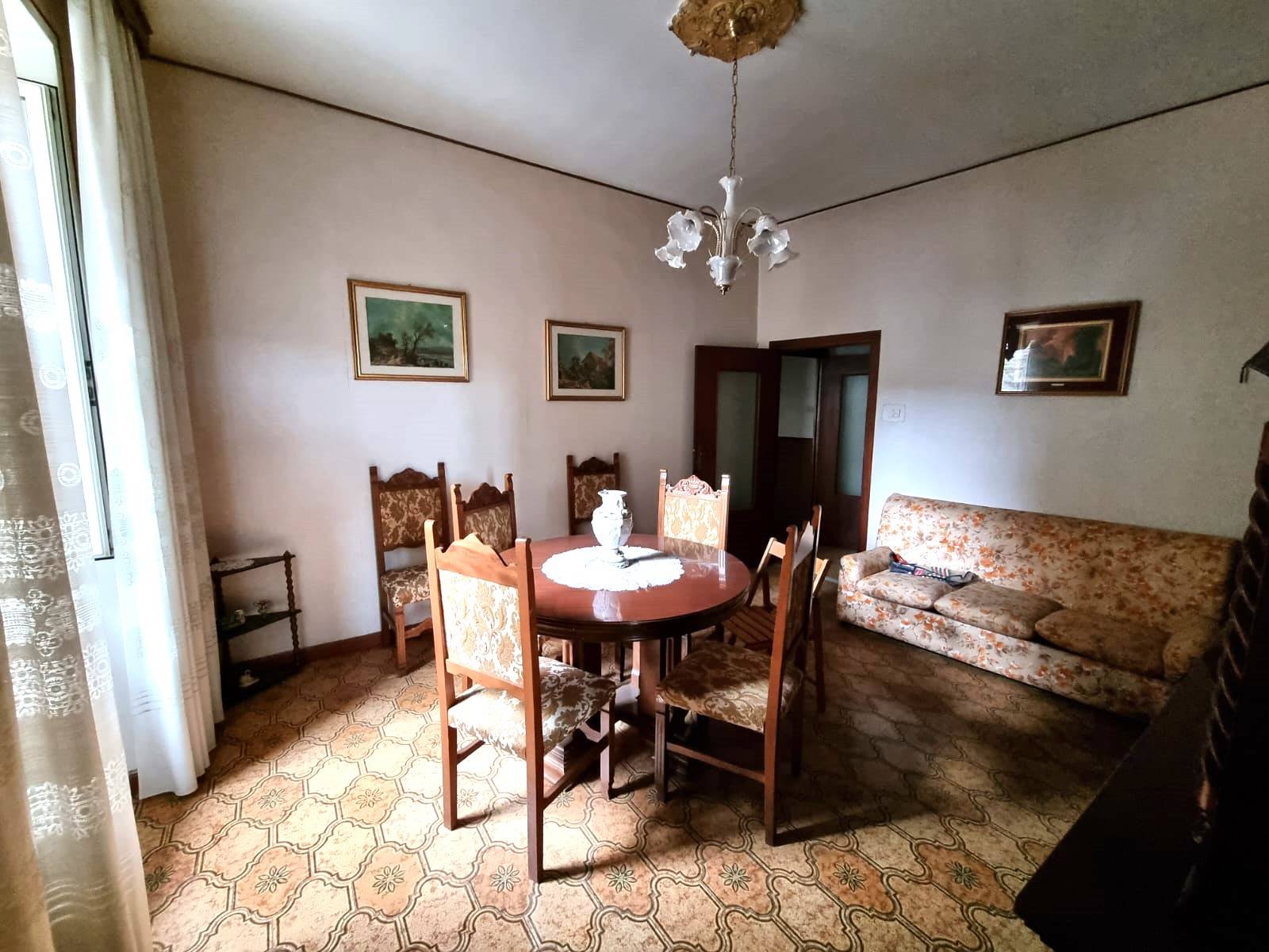 Appartamento in vendita a Caprarola, Centro storico