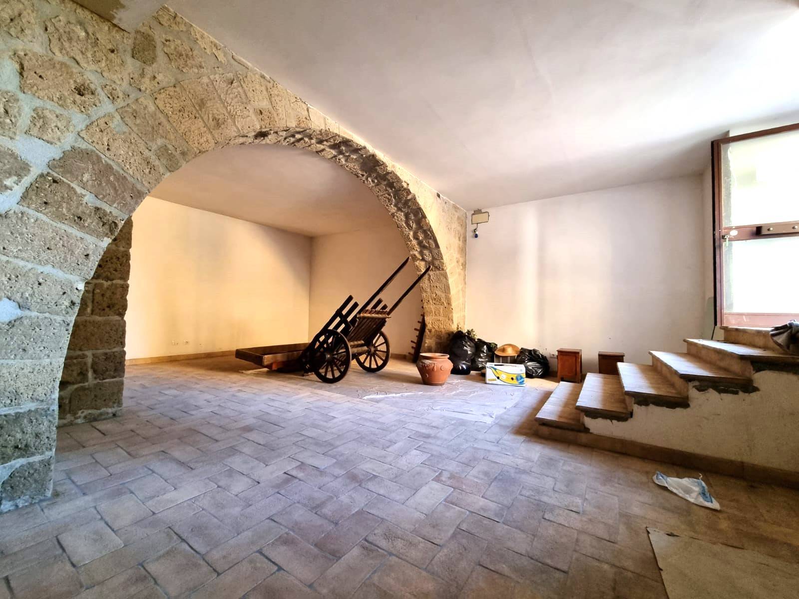 magazzino in vendita a Caprarola, Centro storico