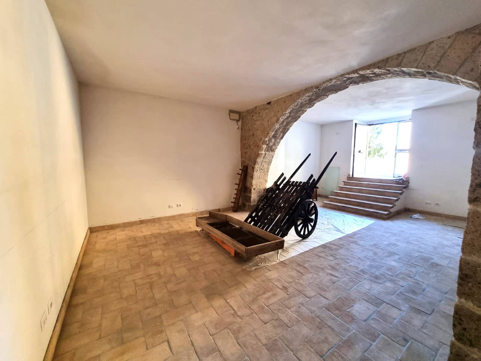 magazzino in vendita a Caprarola, Centro storico