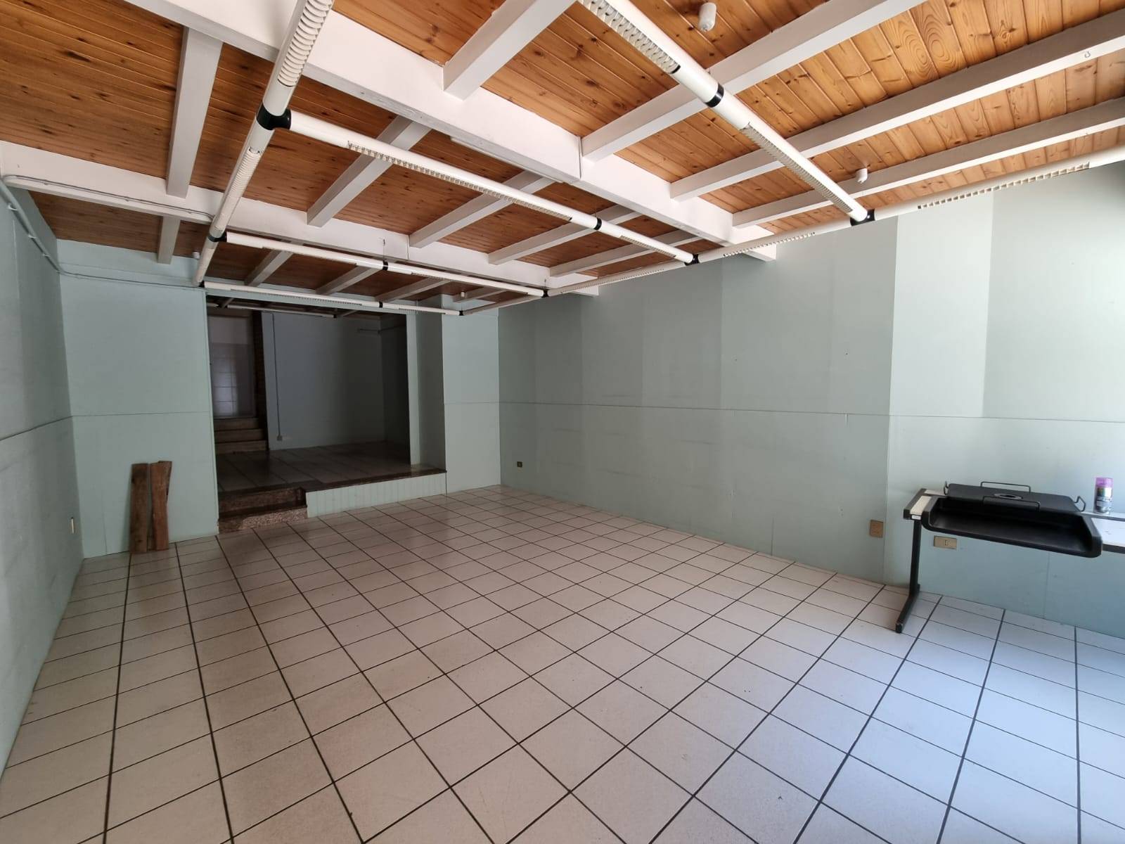 Locale commerciale in affitto a Caprarola, Centro storico